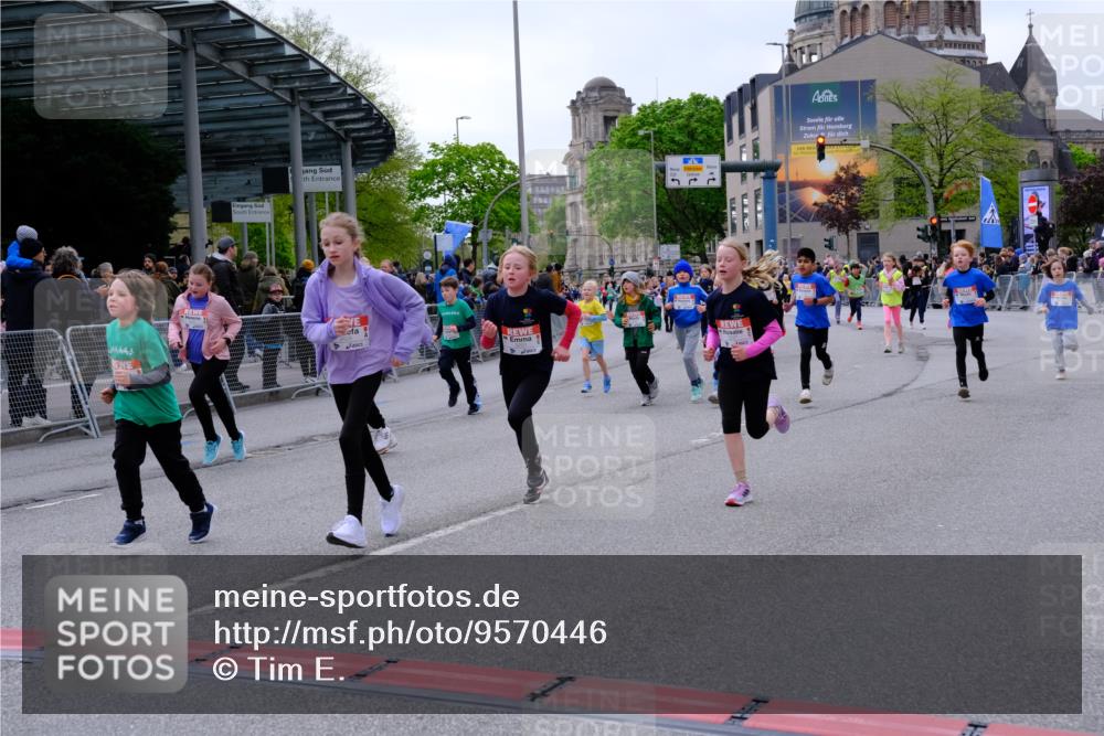 25.04.2026 - Das Zehntel Tim E. http://msf.ph/oto/9570446 25.04.2026 09:02:07 Ziel 1002, 1009, 1603, 1620, 1827, 1945, 2116, 2121, 2123, 2127, 2135, 2220, 2227, 2340, 2402, 2504, 2516, 2665, 2701, 2702, 2704, 2736, 3127, 3396, 3399, 3425, 3550, 3633, 3638, 3639, 3643, 3645, 3647, 3649, 3650, 3871, 3909, 4021 meine-sportfotos.de