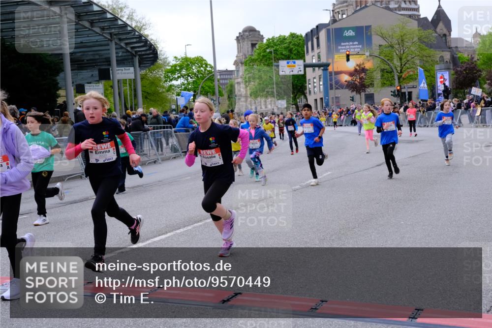 25.04.2026 - Das Zehntel Tim E. http://msf.ph/oto/9570449 25.04.2026 09:02:08 Ziel 1002, 1009, 1603, 1620, 1827, 1945, 2116, 2121, 2123, 2127, 2135, 2220, 2227, 2340, 2402, 2504, 2516, 2665, 2701, 2702, 2704, 2713, 2736, 3127, 3396, 3399, 3425, 3550, 3633, 3638, 3639, 3871, 4021 meine-sportfotos.de