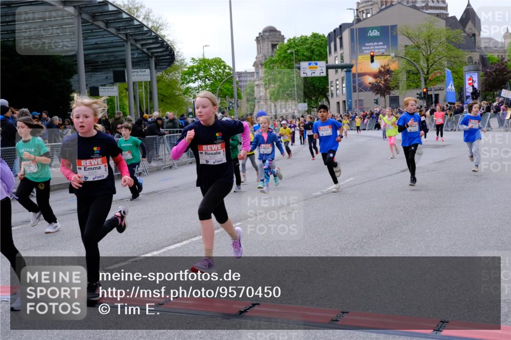 25.04.2026 - Das Zehntel Tim E. http://msf.ph/oto/9570450 25.04.2026 09:02:08 Ziel 1002, 1009, 1603, 1620, 1827, 1945, 2116, 2121, 2123, 2127, 2135, 2220, 2227, 2340, 2402, 2504, 2516, 2665, 2701, 2702, 2704, 2713, 2736, 3127, 3396, 3399, 3425, 3550, 3633, 3638, 3639, 3871, 4021 meine-sportfotos.de
