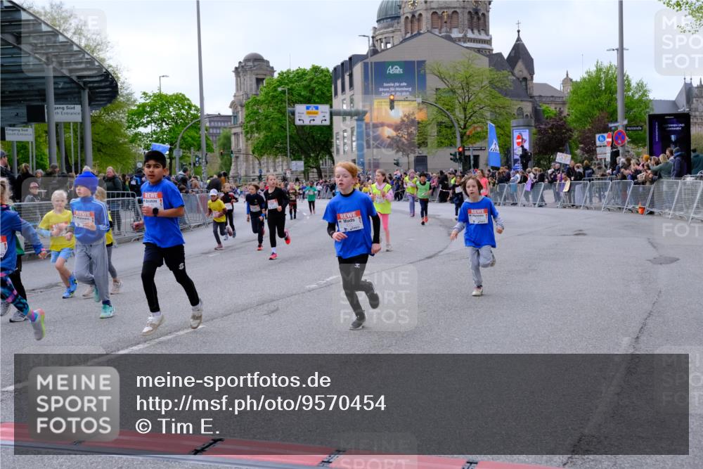 25.04.2026 - Das Zehntel Tim E. http://msf.ph/oto/9570454 25.04.2026 09:02:09 Ziel 1002, 1009, 1603, 1620, 1827, 1945, 2116, 2121, 2123, 2127, 2135, 2220, 2227, 2340, 2402, 2504, 2516, 2701, 2702, 2704, 2713, 2736, 3127, 3144, 3396, 3399, 3425, 3550, 3633, 3638, 3639, 3871, 4021 meine-sportfotos.de