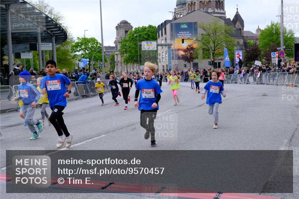 25.04.2026 - Das Zehntel Tim E. http://msf.ph/oto/9570457 25.04.2026 09:02:09 Ziel 1002, 1009, 1603, 1620, 1827, 1945, 2116, 2121, 2123, 2127, 2135, 2220, 2227, 2340, 2402, 2504, 2516, 2701, 2702, 2704, 2713, 2736, 3127, 3144, 3396, 3399, 3425, 3550, 3633, 3638, 3639, 3871, 4021 meine-sportfotos.de