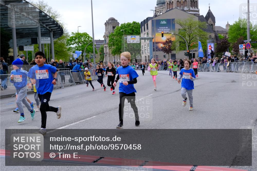 25.04.2026 - Das Zehntel Tim E. http://msf.ph/oto/9570458 25.04.2026 09:02:10 Ziel 1002, 1009, 1603, 1620, 1827, 2116, 2121, 2123, 2127, 2135, 2220, 2227, 2340, 2402, 2504, 2516, 2701, 2702, 2704, 2713, 2736, 3127, 3144, 3396, 3425, 3550, 3871, 4021 meine-sportfotos.de