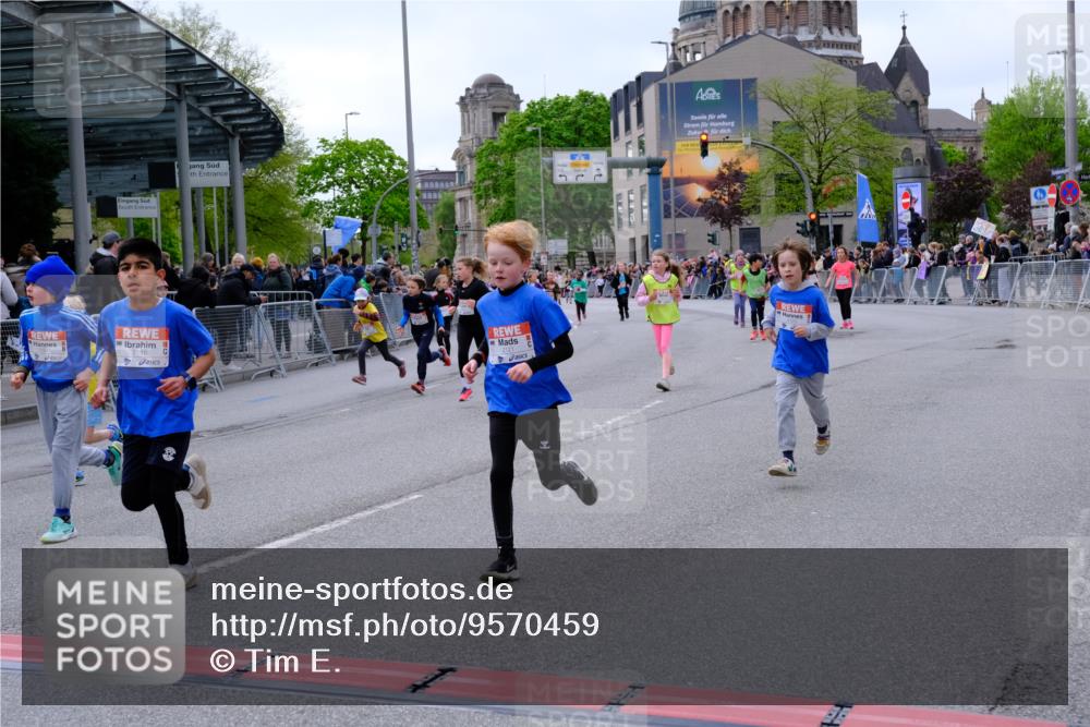 25.04.2026 - Das Zehntel Tim E. http://msf.ph/oto/9570459 25.04.2026 09:02:10 Ziel 1002, 1009, 1603, 1620, 1827, 2116, 2121, 2123, 2127, 2135, 2220, 2227, 2340, 2402, 2504, 2516, 2701, 2702, 2704, 2713, 2736, 3127, 3144, 3396, 3425, 3550, 3871, 4021 meine-sportfotos.de