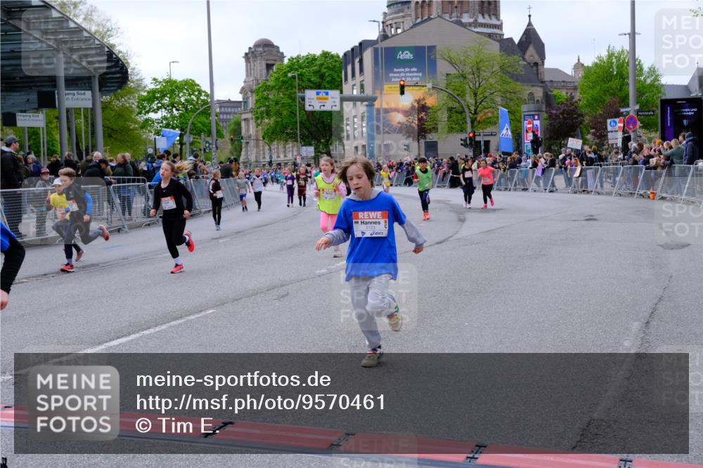 25.04.2026 - Das Zehntel Tim E. http://msf.ph/oto/9570461 25.04.2026 09:02:10 Ziel 1002, 1009, 1603, 1620, 1827, 2116, 2121, 2123, 2127, 2135, 2220, 2227, 2340, 2402, 2504, 2516, 2701, 2702, 2704, 2713, 2736, 3127, 3144, 3396, 3425, 3550, 3871, 4021 meine-sportfotos.de