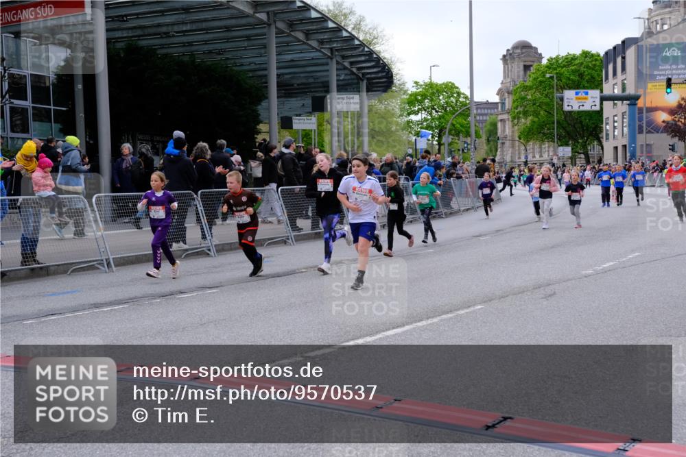 25.04.2026 - Das Zehntel Tim E. http://msf.ph/oto/9570537 25.04.2026 09:02:25 Ziel 1110, 1449, 1667, 1749, 1750, 2378, 2389, 2454, 2690, 2705, 2707, 3656, 3662, 3663, 3850, 3851, 3854 meine-sportfotos.de