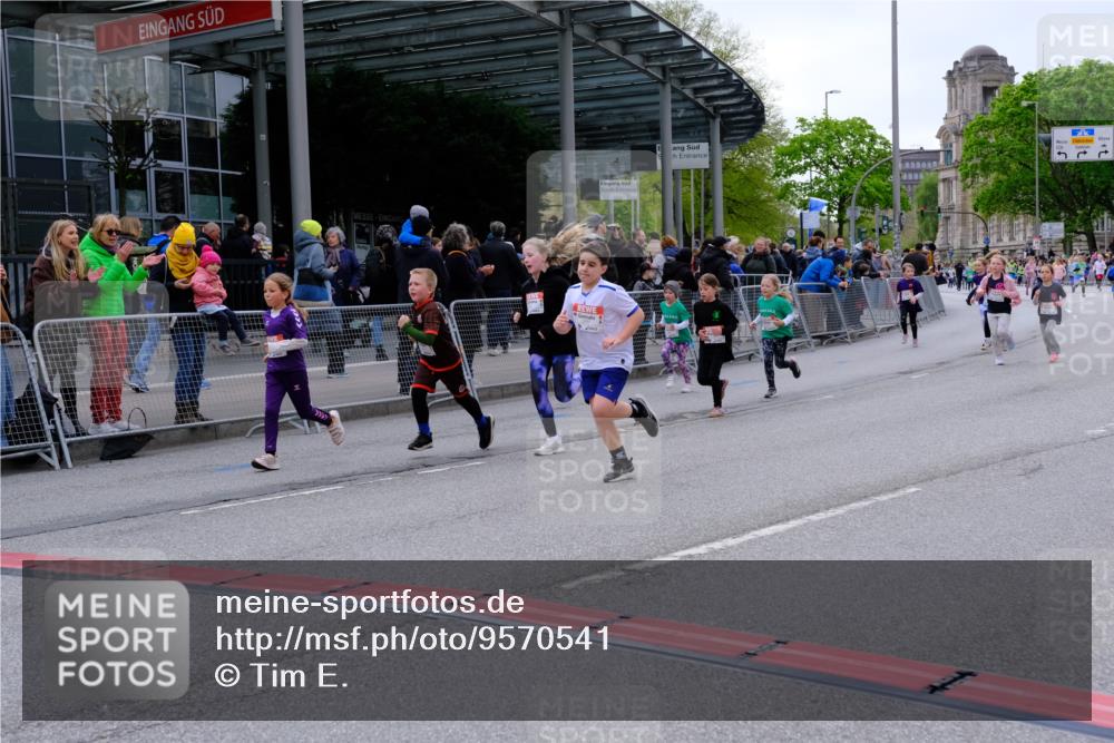 25.04.2026 - Das Zehntel Tim E. http://msf.ph/oto/9570541 25.04.2026 09:02:26 Ziel 1110, 1449, 1667, 1749, 1750, 2378, 2389, 2454, 2690, 2705, 2707, 3011, 3023, 3485, 3500, 3656, 3662, 3663, 3850, 3851, 3854 meine-sportfotos.de