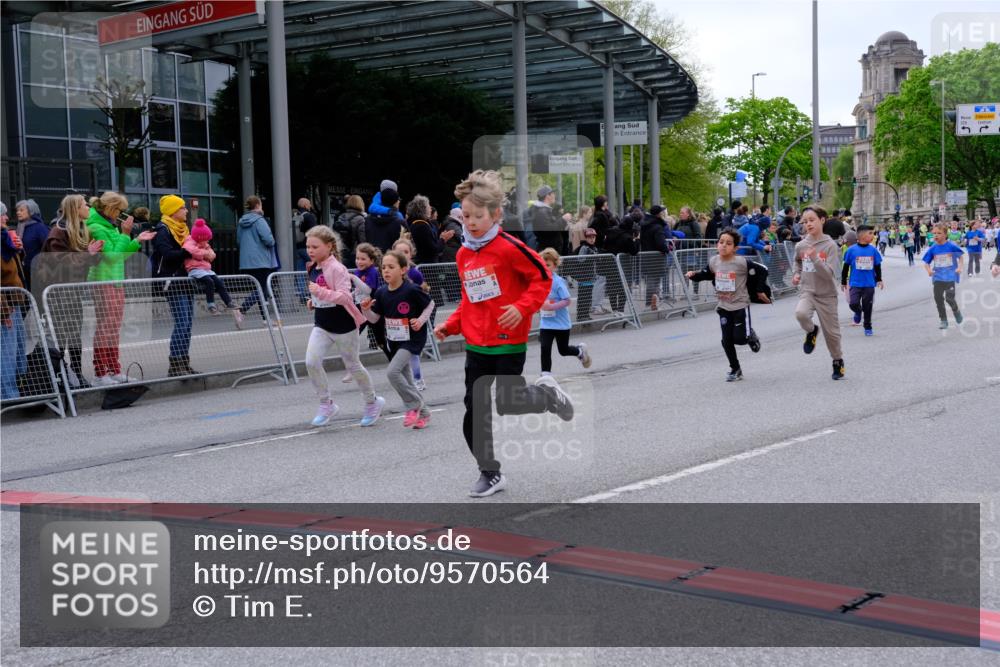 25.04.2026 - Das Zehntel Tim E. http://msf.ph/oto/9570564 25.04.2026 09:02:30 Ziel 1110, 1166, 1449, 1667, 1926, 1935, 2085, 2089, 2090, 2133, 2238, 2244, 2378, 2389, 2454, 2705, 2707, 3011, 3023, 3155, 3485, 3500, 3662, 3663, 3850, 3851 meine-sportfotos.de
