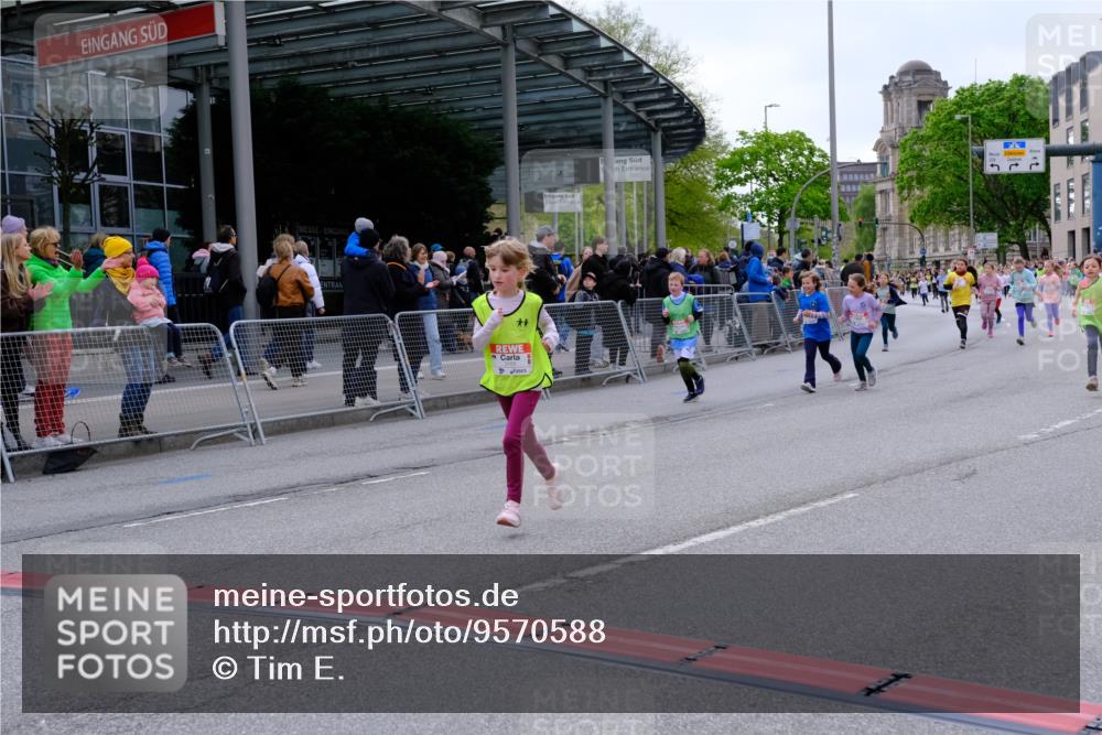 25.04.2026 - Das Zehntel Tim E. http://msf.ph/oto/9570588 25.04.2026 09:02:36 Ziel 1000, 1166, 1345, 1393, 1449, 1667, 1926, 1935, 2085, 2089, 2090, 2133, 2238, 2244, 2378, 2389, 2919, 2922, 3011, 3023, 3155, 3165, 3331, 3485, 3500 meine-sportfotos.de