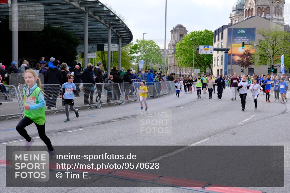 25.04.2026 - Das Zehntel Tim E. http://msf.ph/oto/9570628 25.04.2026 09:02:51 Ziel 1058, 1168, 1400, 2119, 2122, 2126, 2271, 2273, 2356, 2374, 2695, 2846, 3448, 3457 meine-sportfotos.de