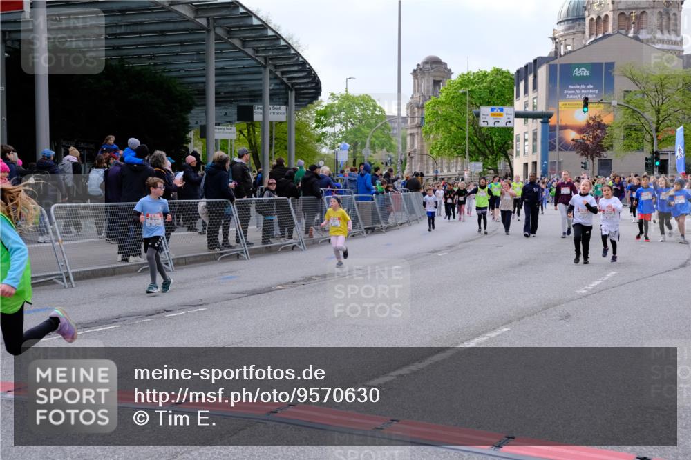 25.04.2026 - Das Zehntel Tim E. http://msf.ph/oto/9570630 25.04.2026 09:02:51 Ziel 1058, 1168, 1400, 2119, 2122, 2126, 2271, 2273, 2356, 2374, 2695, 2846, 3448, 3457 meine-sportfotos.de