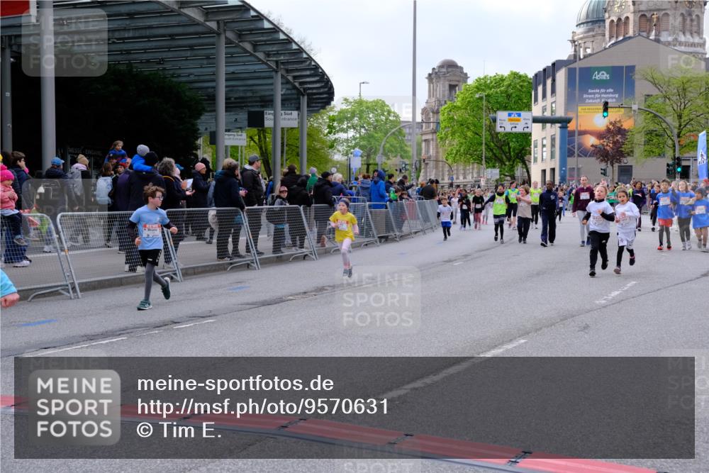 25.04.2026 - Das Zehntel Tim E. http://msf.ph/oto/9570631 25.04.2026 09:02:51 Ziel 1058, 1168, 1400, 2119, 2122, 2126, 2271, 2273, 2356, 2374, 2695, 2846, 3448, 3457 meine-sportfotos.de