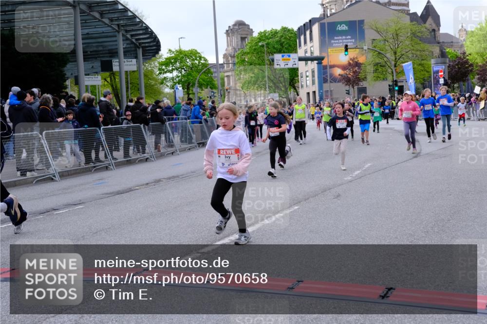 25.04.2026 - Das Zehntel Tim E. http://msf.ph/oto/9570658 25.04.2026 09:02:58 Ziel 1058, 1107, 1168, 1169, 1172, 1400, 1448, 1454, 2119, 2122, 2126, 2356, 2374, 2695, 3004, 3022, 3036, 3218, 3441, 3448, 3457, 3682, 4000 meine-sportfotos.de
