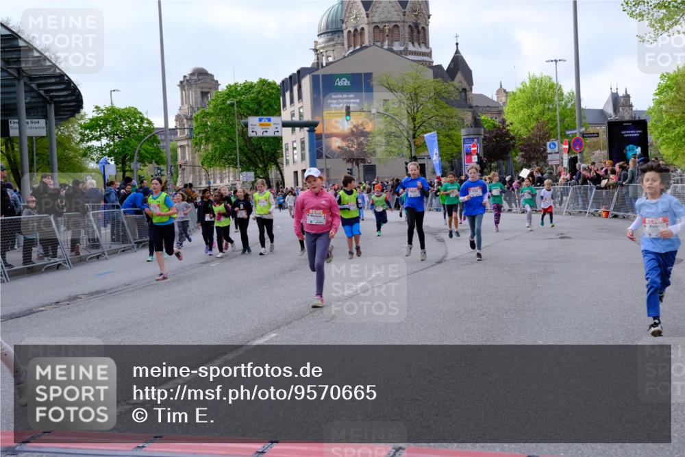 25.04.2026 - Das Zehntel Tim E. http://msf.ph/oto/9570665 25.04.2026 09:03:00 Ziel 1058, 1107, 1121, 1168, 1169, 1172, 1448, 1454, 2119, 2122, 2126, 2145, 2148, 2503, 2695, 3004, 3022, 3036, 3218, 3235, 3288, 3295, 3441, 3448, 3457, 3682, 3890, 4000 meine-sportfotos.de