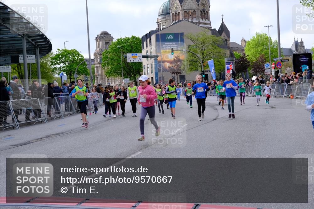 25.04.2026 - Das Zehntel Tim E. http://msf.ph/oto/9570667 25.04.2026 09:03:00 Ziel 1058, 1107, 1121, 1168, 1169, 1172, 1448, 1454, 2119, 2122, 2126, 2145, 2148, 2503, 2695, 3004, 3022, 3036, 3218, 3235, 3288, 3295, 3441, 3448, 3457, 3682, 3890, 4000 meine-sportfotos.de