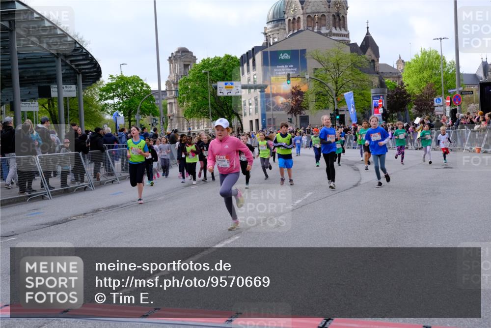 25.04.2026 - Das Zehntel Tim E. http://msf.ph/oto/9570669 25.04.2026 09:03:00 Ziel 1058, 1107, 1121, 1168, 1169, 1172, 1448, 1454, 2119, 2122, 2126, 2145, 2148, 2503, 2695, 3004, 3022, 3036, 3218, 3235, 3288, 3295, 3441, 3448, 3457, 3682, 3890, 4000 meine-sportfotos.de