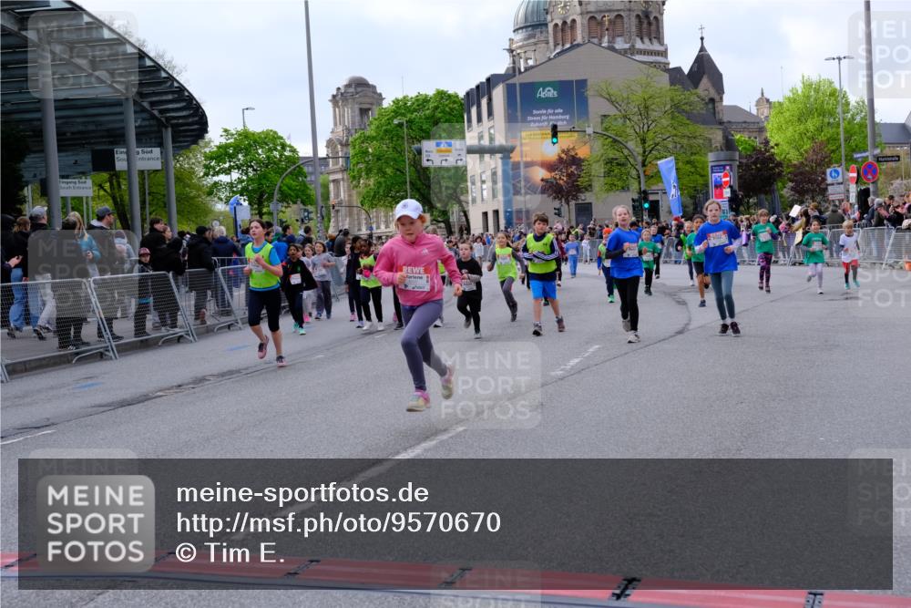 25.04.2026 - Das Zehntel Tim E. http://msf.ph/oto/9570670 25.04.2026 09:03:01 Ziel 1058, 1097, 1105, 1107, 1121, 1169, 1172, 1448, 1454, 2119, 2122, 2126, 2145, 2148, 2503, 2695, 3004, 3022, 3036, 3132, 3218, 3235, 3266, 3268, 3288, 3295, 3441, 3448, 3457, 3682, 3890, 4000 meine-sportfotos.de