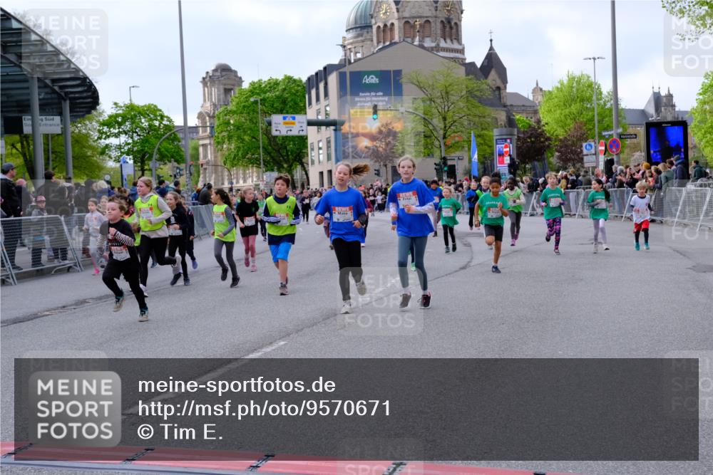 25.04.2026 - Das Zehntel Tim E. http://msf.ph/oto/9570671 25.04.2026 09:03:02 Ziel 1058, 1097, 1105, 1107, 1121, 1169, 1172, 1448, 1454, 1703, 1705, 1706, 2114, 2119, 2122, 2126, 2145, 2148, 2230, 2245, 2355, 2456, 2503, 2855, 3004, 3022, 3036, 3132, 3218, 3235, 3266, 3268, 3288, 3295, 3441, 3682, 3734, 3746, 3764, 3769, 3890, 4000 meine-sportfotos.de