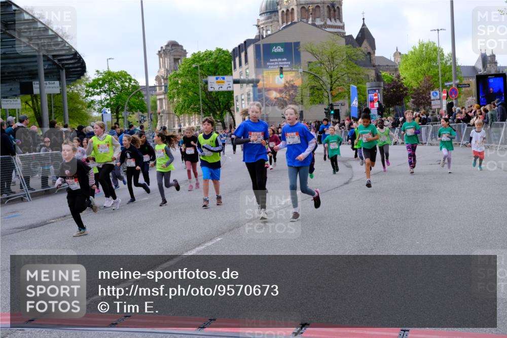 25.04.2026 - Das Zehntel Tim E. http://msf.ph/oto/9570673 25.04.2026 09:03:02 Ziel 1058, 1097, 1105, 1107, 1121, 1169, 1172, 1448, 1454, 1703, 1705, 1706, 2114, 2119, 2122, 2126, 2145, 2148, 2230, 2245, 2355, 2456, 2503, 2855, 3004, 3022, 3036, 3132, 3218, 3235, 3266, 3268, 3288, 3295, 3441, 3682, 3734, 3746, 3764, 3769, 3890, 4000 meine-sportfotos.de