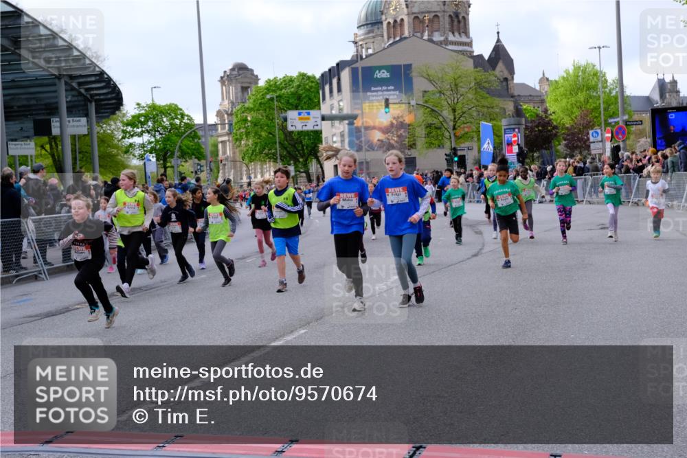 25.04.2026 - Das Zehntel Tim E. http://msf.ph/oto/9570674 25.04.2026 09:03:03 Ziel 1058, 1097, 1105, 1107, 1121, 1169, 1172, 1448, 1454, 1703, 1705, 1706, 2114, 2119, 2122, 2126, 2145, 2148, 2230, 2245, 2355, 2449, 2456, 2503, 2855, 2948, 2965, 3004, 3022, 3036, 3132, 3218, 3235, 3266, 3268, 3288, 3295, 3441, 3682, 3734, 3746, 3764, 3769, 3890, 4000 meine-sportfotos.de