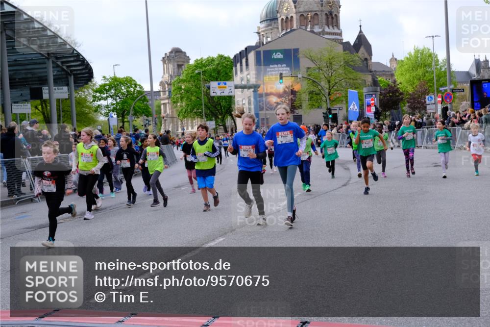 25.04.2026 - Das Zehntel Tim E. http://msf.ph/oto/9570675 25.04.2026 09:03:03 Ziel 1058, 1097, 1105, 1107, 1121, 1169, 1172, 1448, 1454, 1703, 1705, 1706, 2114, 2119, 2122, 2126, 2145, 2148, 2230, 2245, 2355, 2449, 2456, 2503, 2855, 2948, 2965, 3004, 3022, 3036, 3132, 3218, 3235, 3266, 3268, 3288, 3295, 3441, 3682, 3734, 3746, 3764, 3769, 3890, 4000 meine-sportfotos.de