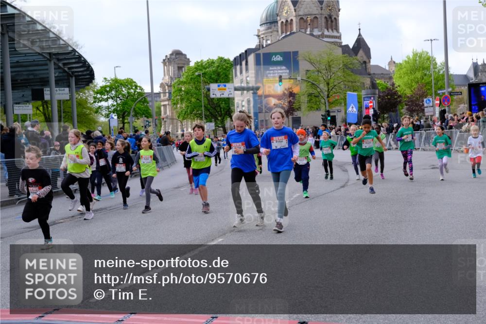 25.04.2026 - Das Zehntel Tim E. http://msf.ph/oto/9570676 25.04.2026 09:03:03 Ziel 1058, 1097, 1105, 1107, 1121, 1169, 1172, 1448, 1454, 1703, 1705, 1706, 2114, 2119, 2122, 2126, 2145, 2148, 2230, 2245, 2355, 2449, 2456, 2503, 2855, 2948, 2965, 3004, 3022, 3036, 3132, 3218, 3235, 3266, 3268, 3288, 3295, 3441, 3682, 3734, 3746, 3764, 3769, 3890, 4000 meine-sportfotos.de