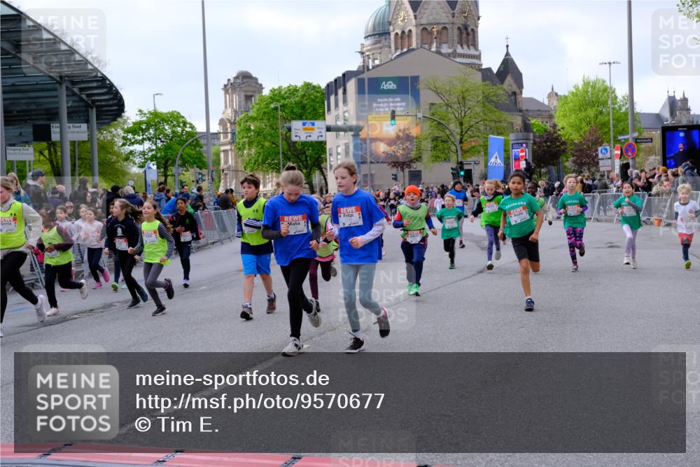 25.04.2026 - Das Zehntel Tim E. http://msf.ph/oto/9570677 25.04.2026 09:03:03 Ziel 1058, 1097, 1105, 1107, 1121, 1169, 1172, 1448, 1454, 1703, 1705, 1706, 2114, 2119, 2122, 2126, 2145, 2148, 2230, 2245, 2355, 2449, 2456, 2503, 2855, 2948, 2965, 3004, 3022, 3036, 3132, 3218, 3235, 3266, 3268, 3288, 3295, 3441, 3682, 3734, 3746, 3764, 3769, 3890, 4000 meine-sportfotos.de