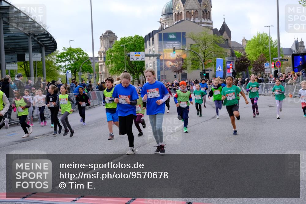 25.04.2026 - Das Zehntel Tim E. http://msf.ph/oto/9570678 25.04.2026 09:03:03 Ziel 1058, 1097, 1105, 1107, 1121, 1169, 1172, 1448, 1454, 1703, 1705, 1706, 2114, 2119, 2122, 2126, 2145, 2148, 2230, 2245, 2355, 2449, 2456, 2503, 2855, 2948, 2965, 3004, 3022, 3036, 3132, 3218, 3235, 3266, 3268, 3288, 3295, 3441, 3682, 3734, 3746, 3764, 3769, 3890, 4000 meine-sportfotos.de