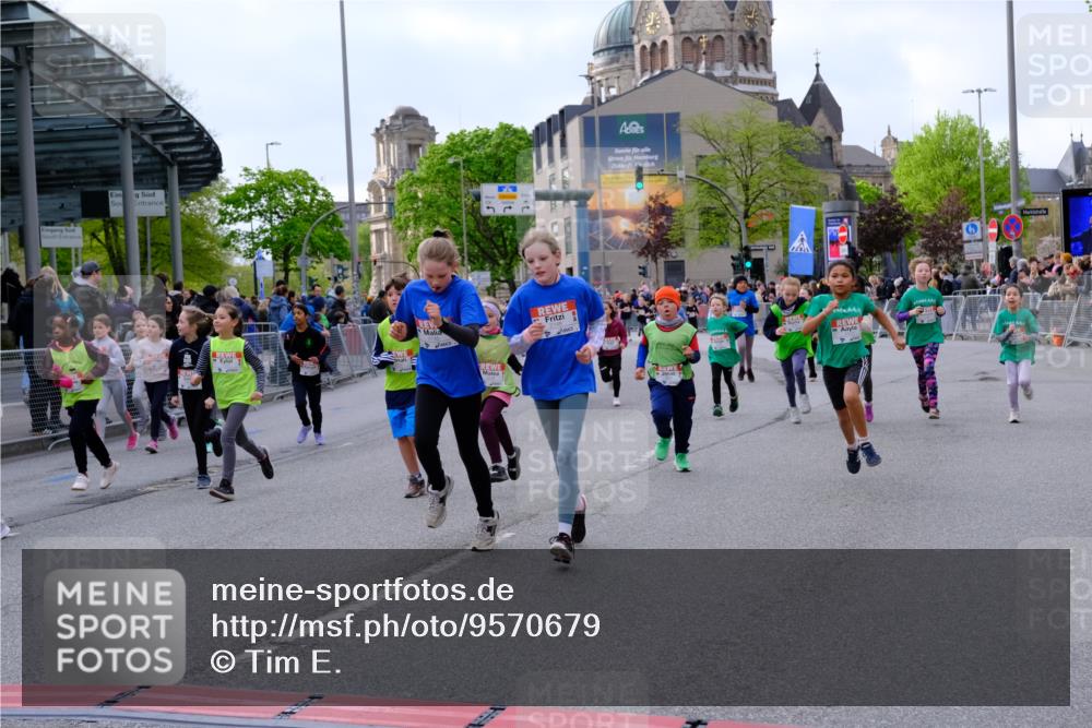 25.04.2026 - Das Zehntel Tim E. http://msf.ph/oto/9570679 25.04.2026 09:03:03 Ziel 1058, 1097, 1105, 1107, 1121, 1169, 1172, 1448, 1454, 1703, 1705, 1706, 2114, 2119, 2122, 2126, 2145, 2148, 2230, 2245, 2355, 2449, 2456, 2503, 2855, 2948, 2965, 3004, 3022, 3036, 3132, 3218, 3235, 3266, 3268, 3288, 3295, 3441, 3682, 3734, 3746, 3764, 3769, 3890, 4000 meine-sportfotos.de