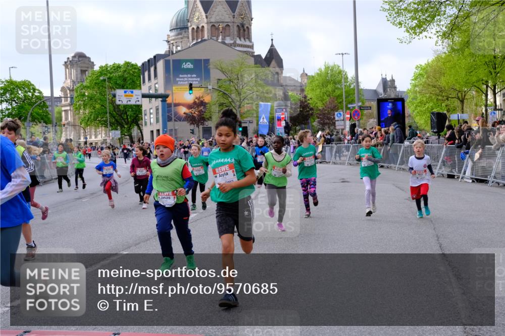 25.04.2026 - Das Zehntel Tim E. http://msf.ph/oto/9570685 25.04.2026 09:03:05 Ziel 1097, 1105, 1121, 1169, 1172, 1428, 1448, 1454, 1703, 1705, 1706, 2114, 2145, 2148, 2230, 2245, 2355, 2449, 2456, 2503, 2855, 2948, 2965, 3004, 3022, 3036, 3132, 3218, 3235, 3266, 3268, 3288, 3295, 3441, 3682, 3734, 3746, 3764, 3769, 3890, 4000 meine-sportfotos.de