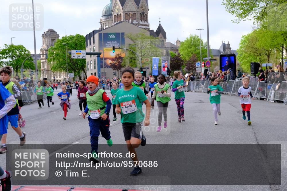 25.04.2026 - Das Zehntel Tim E. http://msf.ph/oto/9570686 25.04.2026 09:03:05 Ziel 1097, 1105, 1121, 1169, 1172, 1428, 1448, 1454, 1703, 1705, 1706, 2114, 2145, 2148, 2230, 2245, 2355, 2449, 2456, 2503, 2855, 2948, 2965, 3004, 3022, 3036, 3132, 3218, 3235, 3266, 3268, 3288, 3295, 3441, 3682, 3734, 3746, 3764, 3769, 3890, 4000 meine-sportfotos.de