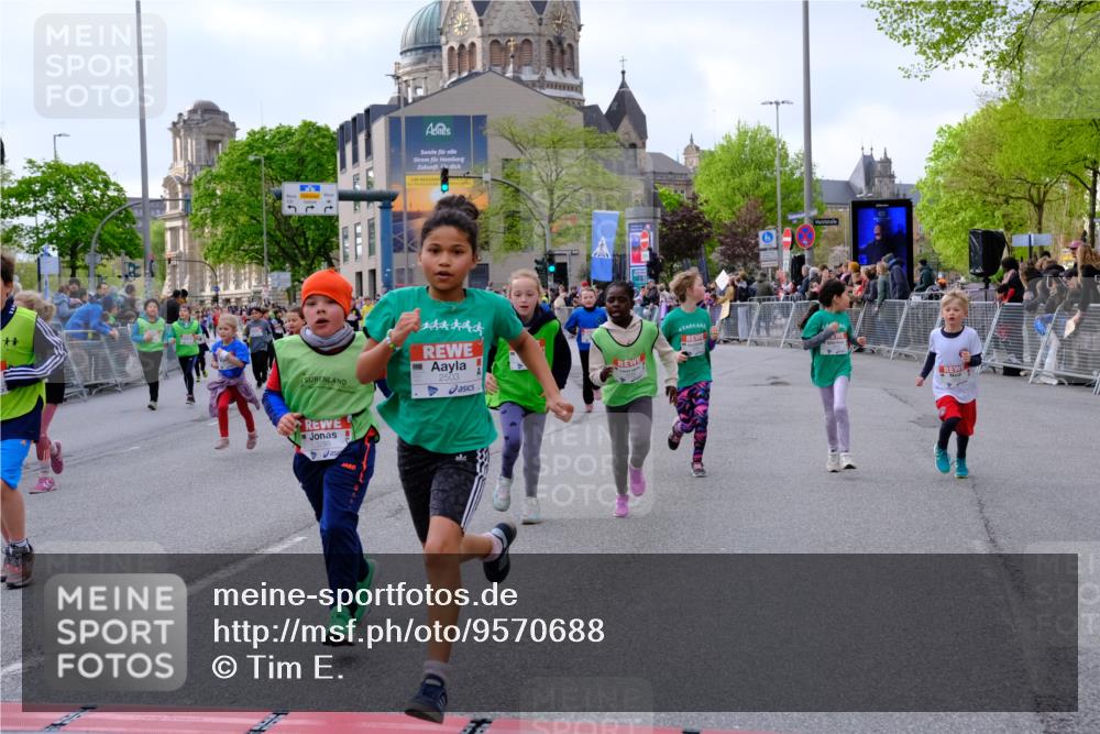 25.04.2026 - Das Zehntel Tim E. http://msf.ph/oto/9570688 25.04.2026 09:03:05 Ziel 1097, 1105, 1121, 1169, 1172, 1428, 1448, 1454, 1703, 1705, 1706, 2114, 2145, 2148, 2230, 2245, 2355, 2449, 2456, 2503, 2855, 2948, 2965, 3004, 3022, 3036, 3132, 3218, 3235, 3266, 3268, 3288, 3295, 3441, 3682, 3734, 3746, 3764, 3769, 3890, 4000 meine-sportfotos.de