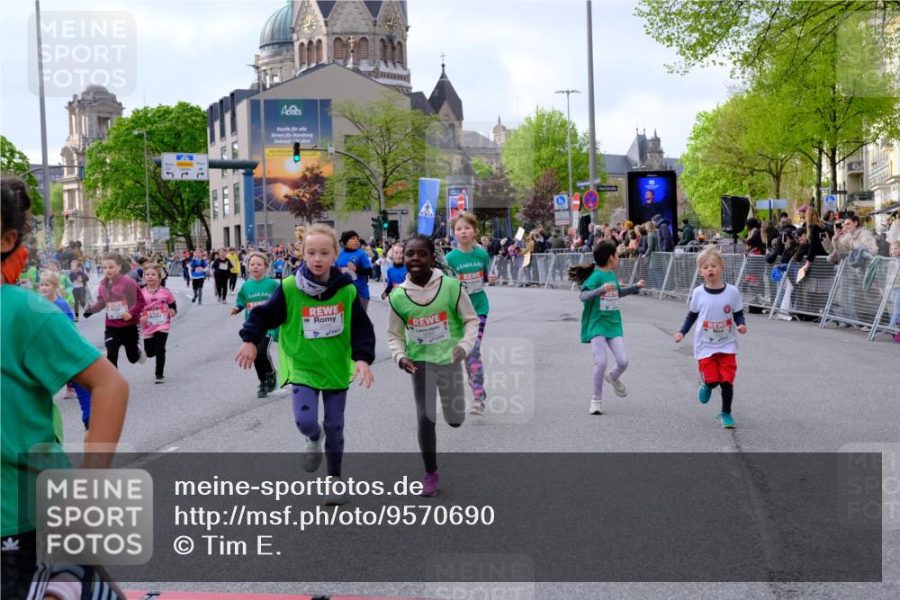25.04.2026 - Das Zehntel Tim E. http://msf.ph/oto/9570690 25.04.2026 09:03:05 Ziel 1097, 1105, 1121, 1169, 1172, 1428, 1448, 1454, 1703, 1705, 1706, 2114, 2145, 2148, 2230, 2245, 2355, 2449, 2456, 2503, 2855, 2948, 2965, 3004, 3022, 3036, 3132, 3218, 3235, 3266, 3268, 3288, 3295, 3441, 3682, 3734, 3746, 3764, 3769, 3890, 4000 meine-sportfotos.de