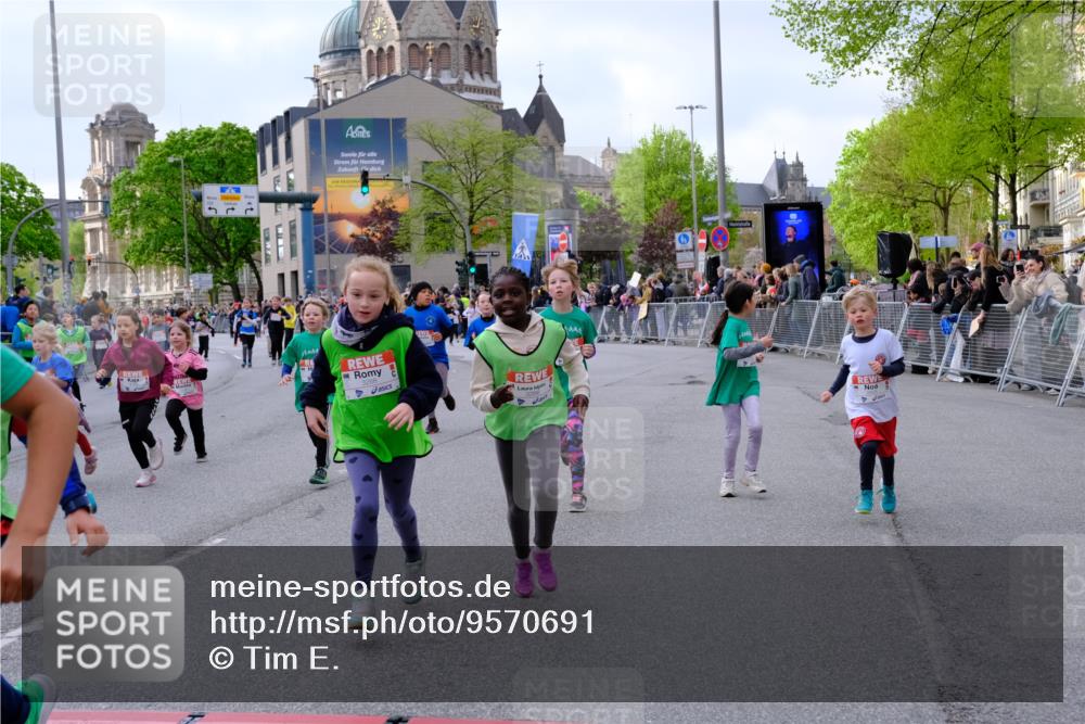 25.04.2026 - Das Zehntel Tim E. http://msf.ph/oto/9570691 25.04.2026 09:03:05 Ziel 1097, 1105, 1121, 1169, 1172, 1428, 1448, 1454, 1703, 1705, 1706, 2114, 2145, 2148, 2230, 2245, 2355, 2449, 2456, 2503, 2855, 2948, 2965, 3004, 3022, 3036, 3132, 3218, 3235, 3266, 3268, 3288, 3295, 3441, 3682, 3734, 3746, 3764, 3769, 3890, 4000 meine-sportfotos.de