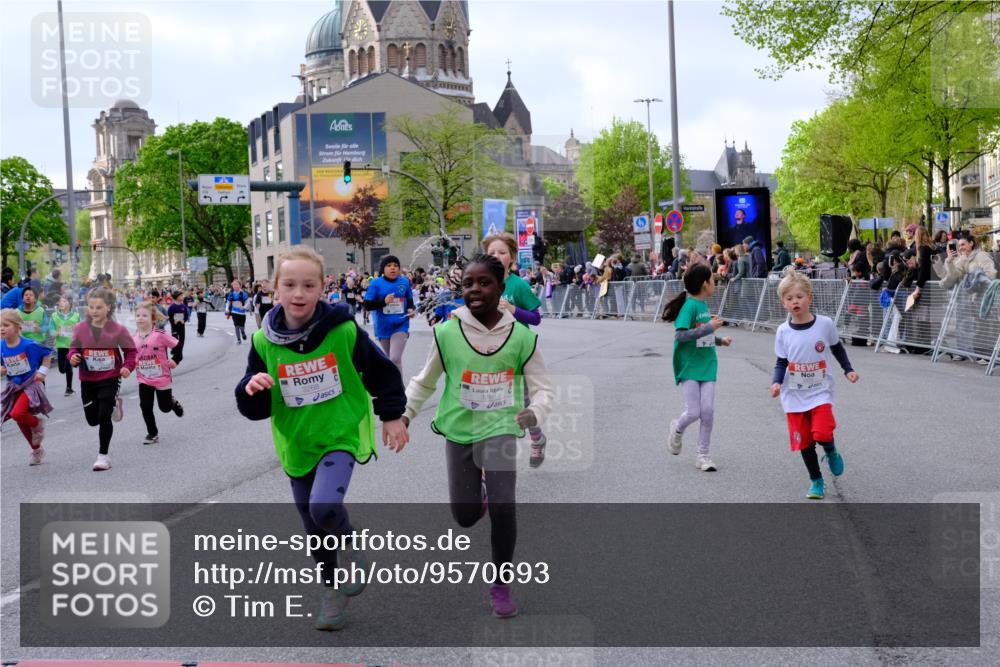 25.04.2026 - Das Zehntel Tim E. http://msf.ph/oto/9570693 25.04.2026 09:03:06 Ziel 1097, 1105, 1121, 1169, 1172, 1428, 1432, 1448, 1703, 1705, 1706, 2114, 2145, 2148, 2230, 2245, 2355, 2449, 2456, 2503, 2855, 2948, 2965, 3004, 3022, 3036, 3132, 3218, 3235, 3266, 3268, 3288, 3295, 3734, 3746, 3764, 3769, 3890, 4000 meine-sportfotos.de