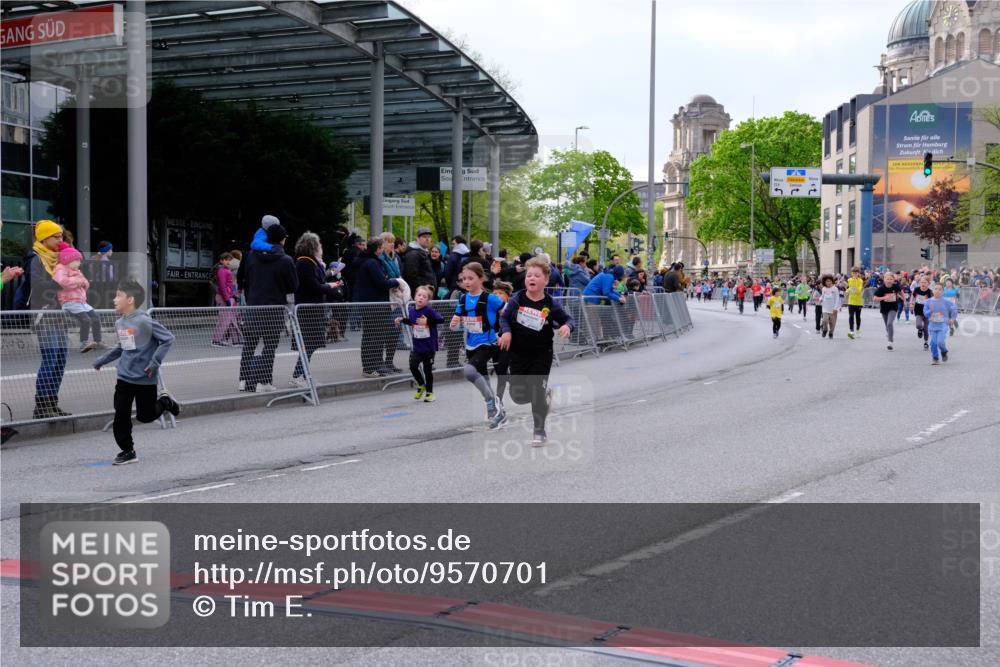 25.04.2026 - Das Zehntel Tim E. http://msf.ph/oto/9570701 25.04.2026 09:03:11 Ziel 1097, 1105, 1121, 1428, 1432, 1437, 1703, 1705, 1706, 1911, 1925, 2114, 2145, 2148, 2215, 2230, 2245, 2355, 2449, 2456, 2503, 2855, 2948, 2965, 3132, 3235, 3266, 3268, 3288, 3295, 3734, 3746, 3764, 3769, 3818, 3821, 3890 meine-sportfotos.de