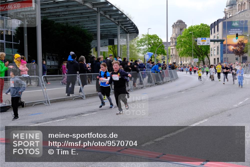 25.04.2026 - Das Zehntel Tim E. http://msf.ph/oto/9570704 25.04.2026 09:03:11 Ziel 1097, 1105, 1121, 1428, 1432, 1437, 1703, 1705, 1706, 1911, 1925, 2114, 2145, 2148, 2215, 2230, 2245, 2355, 2449, 2456, 2503, 2855, 2948, 2965, 3132, 3235, 3266, 3268, 3288, 3295, 3734, 3746, 3764, 3769, 3818, 3821, 3890 meine-sportfotos.de