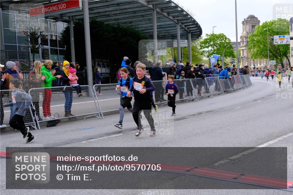 25.04.2026 - Das Zehntel Tim E. http://msf.ph/oto/9570705 25.04.2026 09:03:12 Ziel 1097, 1105, 1121, 1428, 1432, 1437, 1703, 1705, 1706, 1911, 1925, 2114, 2215, 2230, 2231, 2245, 2355, 2449, 2456, 2503, 2855, 2948, 2965, 3132, 3266, 3268, 3288, 3295, 3734, 3746, 3764, 3769, 3818, 3821 meine-sportfotos.de