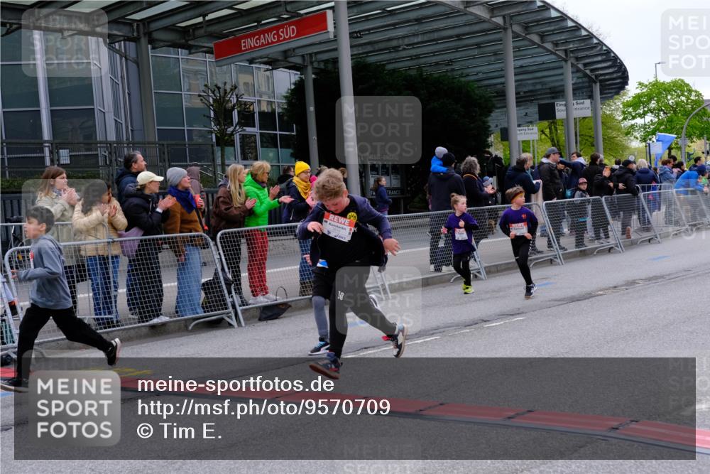 25.04.2026 - Das Zehntel Tim E. http://msf.ph/oto/9570709 25.04.2026 09:03:12 Ziel 1097, 1105, 1121, 1428, 1432, 1437, 1703, 1705, 1706, 1911, 1925, 2114, 2215, 2230, 2231, 2245, 2355, 2449, 2456, 2503, 2855, 2948, 2965, 3132, 3266, 3268, 3288, 3295, 3734, 3746, 3764, 3769, 3818, 3821 meine-sportfotos.de