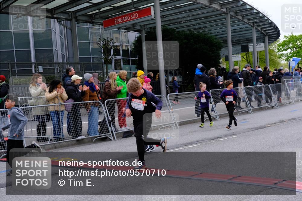 25.04.2026 - Das Zehntel Tim E. http://msf.ph/oto/9570710 25.04.2026 09:03:12 Ziel 1097, 1105, 1121, 1428, 1432, 1437, 1703, 1705, 1706, 1911, 1925, 2114, 2215, 2230, 2231, 2245, 2355, 2449, 2456, 2503, 2855, 2948, 2965, 3132, 3266, 3268, 3288, 3295, 3734, 3746, 3764, 3769, 3818, 3821 meine-sportfotos.de