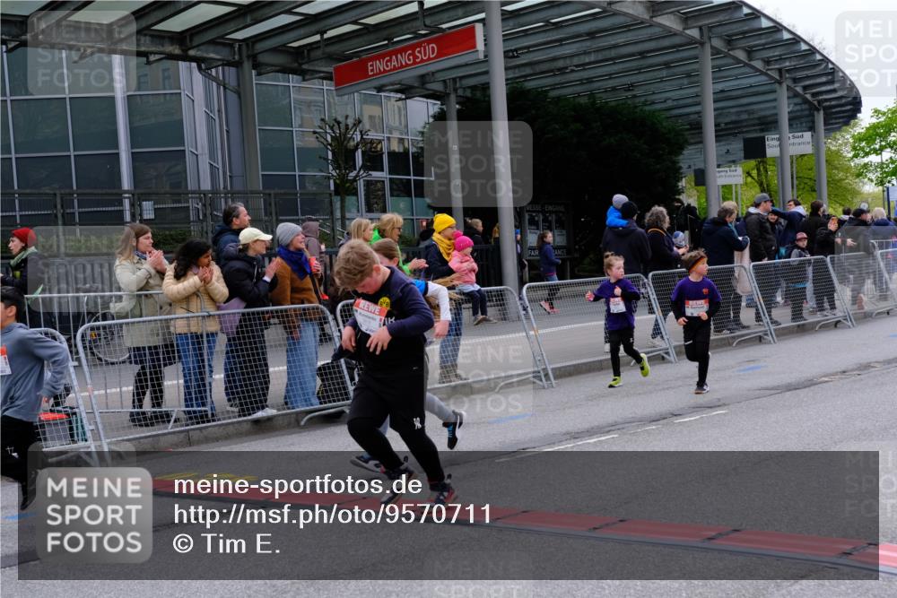 25.04.2026 - Das Zehntel Tim E. http://msf.ph/oto/9570711 25.04.2026 09:03:12 Ziel 1097, 1105, 1121, 1428, 1432, 1437, 1703, 1705, 1706, 1911, 1925, 2114, 2215, 2230, 2231, 2245, 2355, 2449, 2456, 2503, 2855, 2948, 2965, 3132, 3266, 3268, 3288, 3295, 3734, 3746, 3764, 3769, 3818, 3821 meine-sportfotos.de
