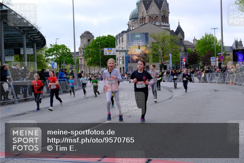 25.04.2026 - Das Zehntel Tim E. http://msf.ph/oto/9570765 25.04.2026 09:03:27 Ziel 1864, 1876, 2403, 2569, 2576, 2706, 3050, 3056, 3321, 3325, 3347, 3366, 3749, 3763, 3792 meine-sportfotos.de