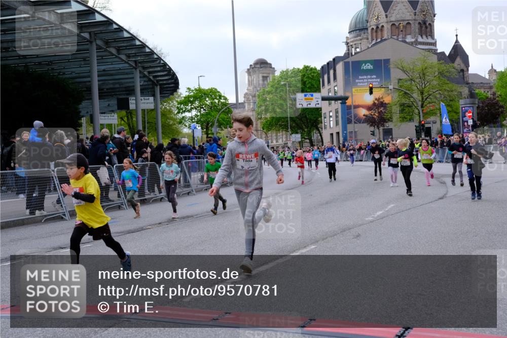 25.04.2026 - Das Zehntel Tim E. http://msf.ph/oto/9570781 25.04.2026 09:03:29 Ziel 1663, 1864, 1876, 2403, 2569, 2576, 2706, 3013, 3018, 3031, 3035, 3050, 3056, 3321, 3325, 3347, 3366, 3749, 3763, 3792 meine-sportfotos.de