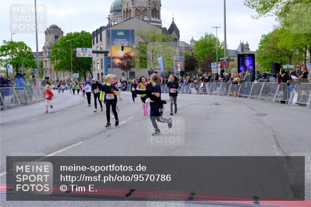 25.04.2026 - Das Zehntel Tim E. http://msf.ph/oto/9570786 25.04.2026 09:03:31 Ziel 1663, 1933, 2403, 2569, 2576, 2706, 3013, 3018, 3031, 3035, 3050, 3056, 3057, 3262, 3321, 3325, 3749, 3763, 3792 meine-sportfotos.de
