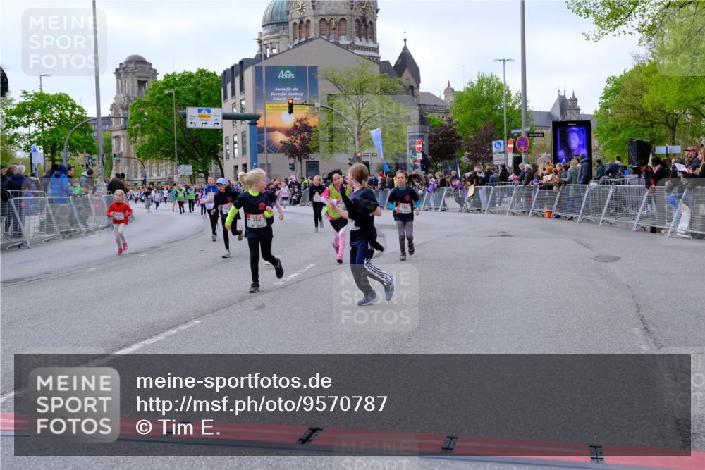 25.04.2026 - Das Zehntel Tim E. http://msf.ph/oto/9570787 25.04.2026 09:03:32 Ziel 1663, 1933, 2403, 2569, 2576, 2706, 3013, 3018, 3031, 3035, 3050, 3056, 3057, 3262, 3325, 3749, 3763, 3792 meine-sportfotos.de
