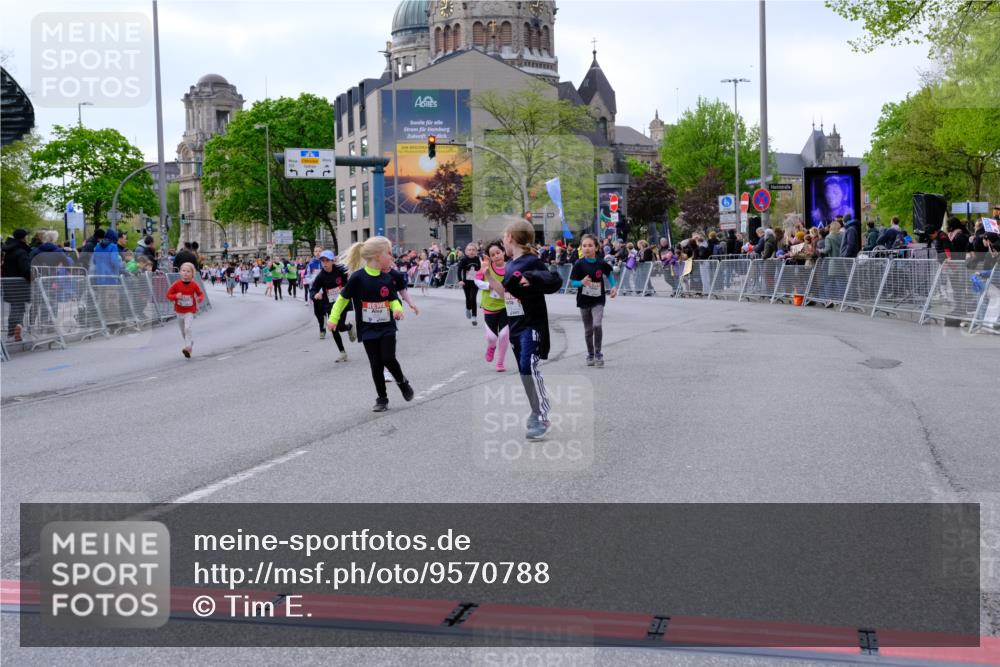 25.04.2026 - Das Zehntel Tim E. http://msf.ph/oto/9570788 25.04.2026 09:03:32 Ziel 1663, 1933, 2403, 2569, 2576, 2706, 3013, 3018, 3031, 3035, 3050, 3056, 3057, 3262, 3325, 3749, 3763, 3792 meine-sportfotos.de