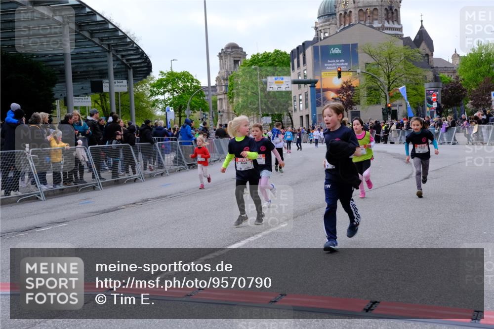 25.04.2026 - Das Zehntel Tim E. http://msf.ph/oto/9570790 25.04.2026 09:03:33 Ziel 1062, 1663, 1933, 2403, 2569, 2576, 2706, 3013, 3018, 3031, 3035, 3050, 3056, 3057, 3262, 3325, 3749, 3763, 3792 meine-sportfotos.de