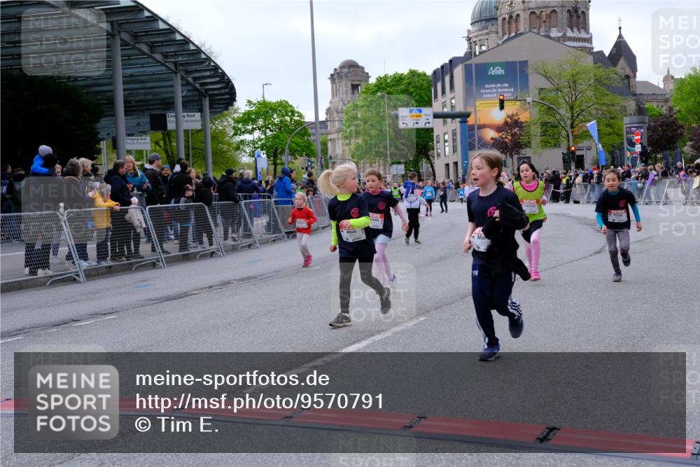 25.04.2026 - Das Zehntel Tim E. http://msf.ph/oto/9570791 25.04.2026 09:03:33 Ziel 1062, 1663, 1933, 2403, 2569, 2576, 2706, 3013, 3018, 3031, 3035, 3050, 3056, 3057, 3262, 3325, 3749, 3763, 3792 meine-sportfotos.de