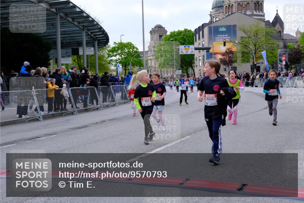 25.04.2026 - Das Zehntel Tim E. http://msf.ph/oto/9570793 25.04.2026 09:03:33 Ziel 1062, 1663, 1933, 2403, 2569, 2576, 2706, 3013, 3018, 3031, 3035, 3050, 3056, 3057, 3262, 3325, 3749, 3763, 3792 meine-sportfotos.de