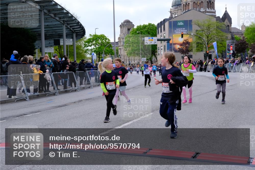 25.04.2026 - Das Zehntel Tim E. http://msf.ph/oto/9570794 25.04.2026 09:03:33 Ziel 1062, 1663, 1933, 2403, 2569, 2576, 2706, 3013, 3018, 3031, 3035, 3050, 3056, 3057, 3262, 3325, 3749, 3763, 3792 meine-sportfotos.de