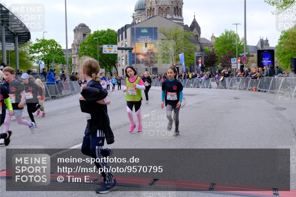 25.04.2026 - Das Zehntel Tim E. http://msf.ph/oto/9570795 25.04.2026 09:03:34 Ziel 1062, 1623, 1663, 1933, 2403, 2569, 2576, 2706, 3013, 3018, 3031, 3035, 3050, 3056, 3057, 3262, 3325, 3749, 3763, 3792 meine-sportfotos.de